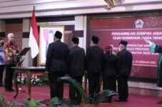 Pelantikan Komisioner KIP Jateng 2022-2026 oleh Ganjar Pranowo