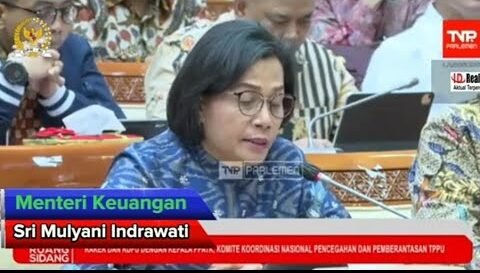 Menkeu dalam Rapat Kerja bersama Komisi III DPR RI, Menko Polhukam, dan Kepala PPATK, Selasa (11/04).