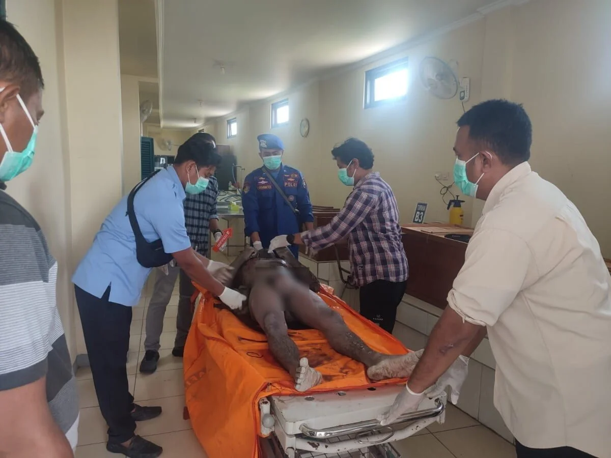 Mayat Pria Bertato Ular Naga Mengapung di Sungai Silugonggo Juwana IMG-20230707-WA0000