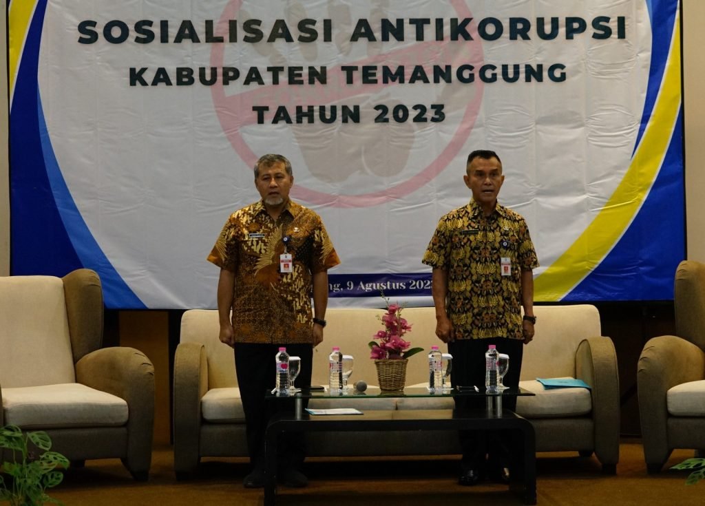 Sekda Temanggung Hary Agung Prabowo memberikan sambutan dalam acara sosialisasi pencegahan korupsi di hadapan ratusan peserta di Hotel Aliyana