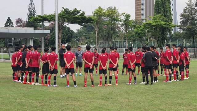 Namun,lanjut Indra mengatakan bahwa saya hanya fokus sebagai pelatih kepala di timnas U-20 Indonesia. Untuk U-17, saya mendelegasikan Nova Arianto sebagai pelatih kepala tim.