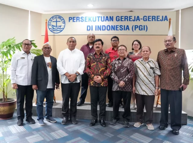 “Peran PGI sangat dirasakan, tentunya kondisi saat pelaksanan pileg dan pilpres yang aman dan damai merupakan peran PGI yang ditengah masyarakat. PGI juga berperan dalam menjaga harmonisasi ditengah Masyarakat,” sambungnya.