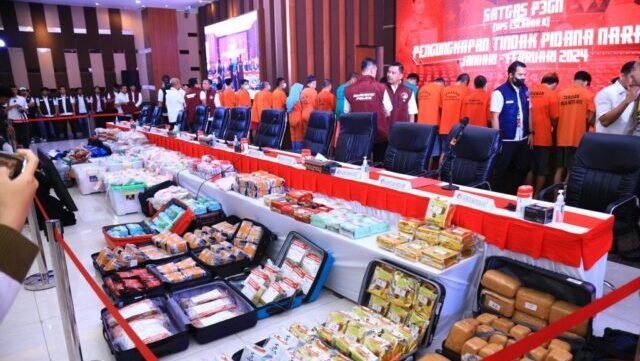 Irjen Asep Edi Suheri memaparkan keberhasilan Satgas Narkoba Polri menangkap 17.707 tersangka kasus narkoba.