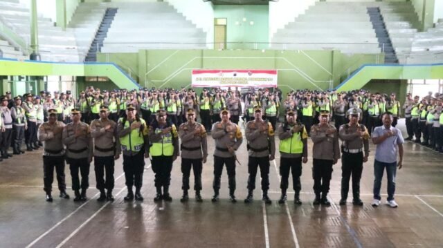 Kepolisian Resor Jepara menggelar Apel Pengecekan dan Bimbingan Teknis Personel Pengamanan Tempat Pemungutan Suara (TPS) yang bertempat di Gedung Wanita Jepara, Minggu (4/2/2024).