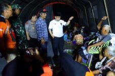 Banjir Demak Kudus tim Pemkab Kudus bantu evakuasi warga