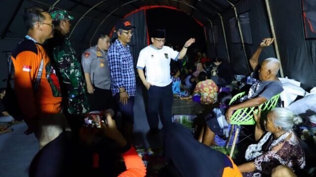 Banjir Demak Kudus tim Pemkab Kudus bantu evakuasi warga
