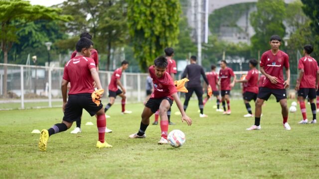 Seleksi perdana tim nasional (timnas) U-16 Indonesia gelombang pertama sudah dimulai yang dipimpin oleh pelatih kepala Nova Arianto.