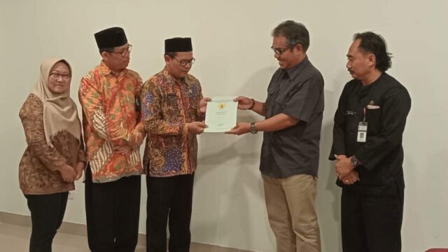 Kantor Kemenag Rembang Terima Alih Status Tanah KUA Pamotan dari Distabun Jateng