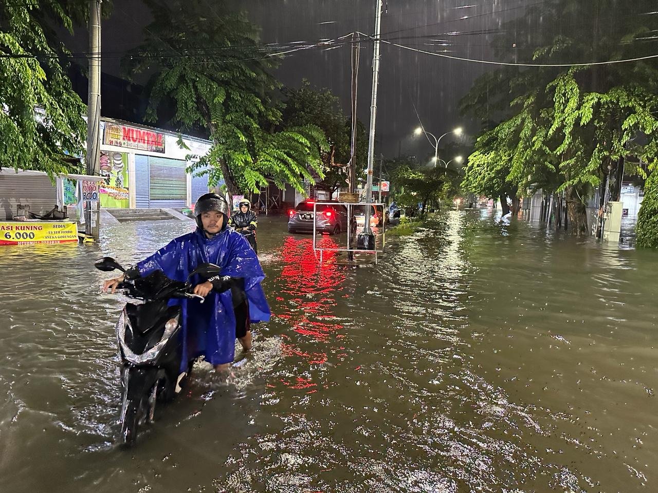 Adapun rincian wilayah yang terendam banjir meliputi: 1. Jl. Gebanganom ± 70 - 80 cm