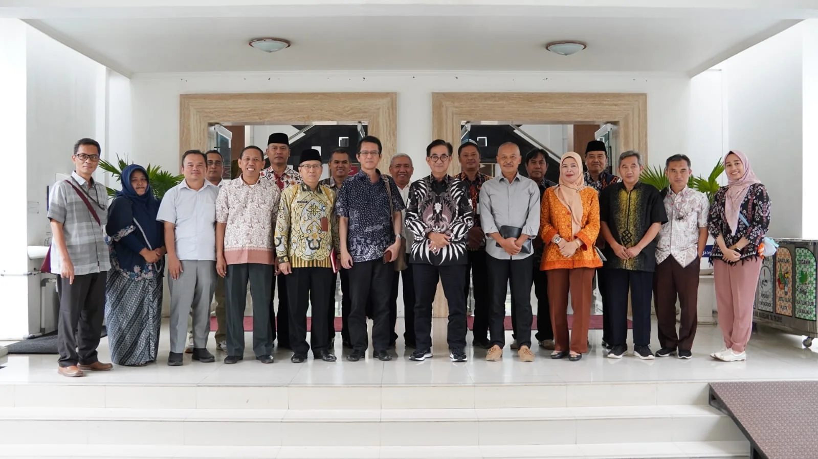 Pemasangan Chattra Borobudur, Pj Bupati Magelang: Baik dari Sisi Keagamaan dan Pariwisata pemasangan Chattra merupakan langkah terbaik yang diharapkan akan membawa manfaat baik dari segi keagamaan maupun pariwisata," katanya.