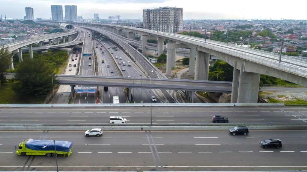 membuka empat ruas jalan tol gratis untuk perjalanan Mudik Lebaran 2024. M