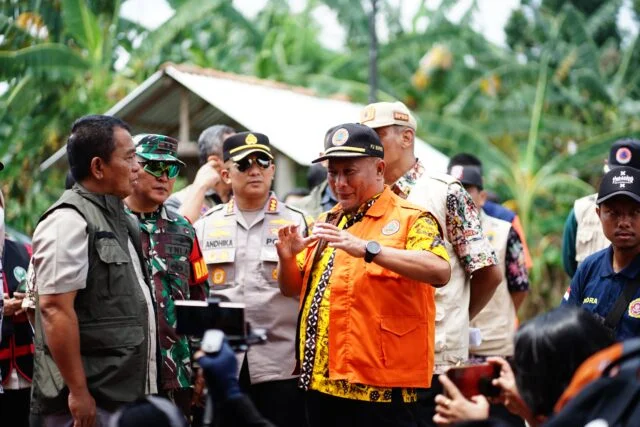 BNPB mengaku telah memfasilitasi adanya rekayasa cuaca menggunakan pesawat atau biasa disebut modifikasi cuaca.