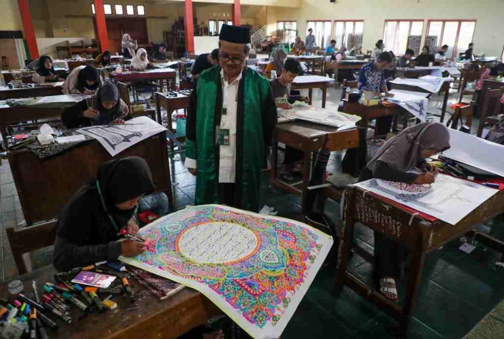 Peserta Salsabila dari Surakarta mengatakan bahwa ia menghabiskan delapan jam di lomba MTQ dan hanya berhasil menyelesaikan satu karya kaligrafi.