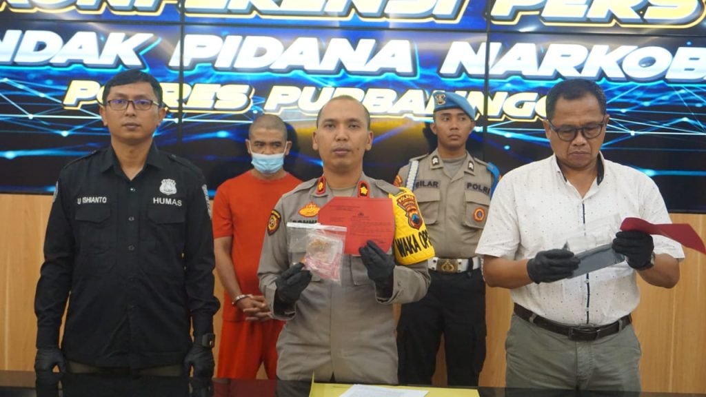 sabu yang diamankan sebanyak 50 paket dengan berat total mencapai 33,24 gram