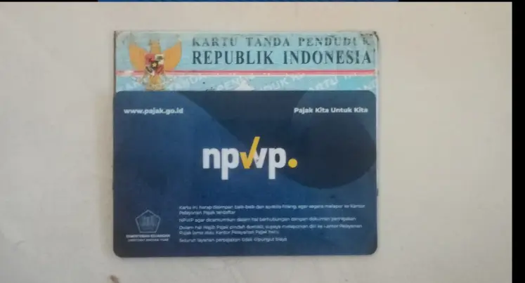 bagaimana cara mengetahui NIK sudah menjadi NPWP atau belum? Cara Cek NIK Sudah Dipadankan dengan NPWP 1. Masuk ke laman ereg.pajak.go.id. 2. Gulir halaman ke bawah dan klik “Cek NPWP” atau dapat juga mengeklik langsung di laman ereg.pajak.go.id/ceknpwp. 3. Pilih kategori wajib pajak, “Orang Pribadi” untuk individu atau “Badan” untuk wajib pajak badan. 4. Masukkan NIK, nomor Kartu Keluarga (KK), dan kode captcha. 5. Klik “Cari” untuk mengetahui apakah NIK sudah terintegrasi atau terdaftar dengan NPWP.