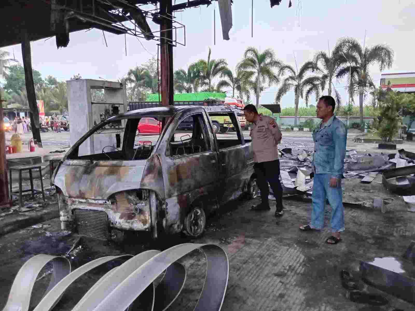 AKP Ali mengungkapkan kronologis kejadian pukul 03.20 Wib dan petugas SPBU menelepon Damkar dan melaporkan ke Polsek Dukuhseti, Sekira Pkl 04.30 WIB, datang 2 unit Damkar Kab. Pati dan sekitar Pkl 05.15 WIB api berhasil dipadamkan.