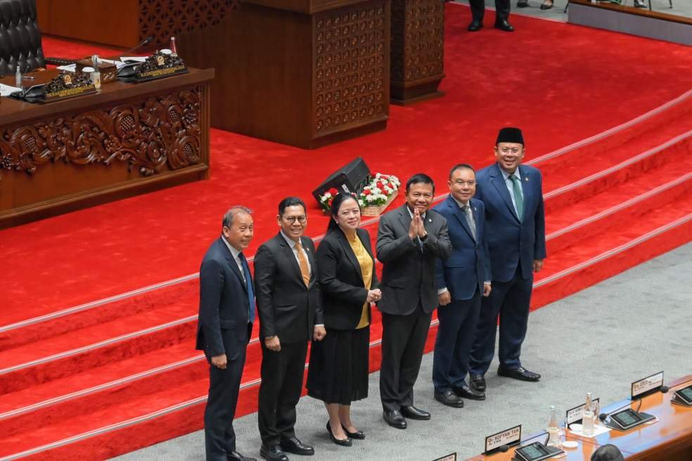 Tim DPR RI telah memutuskan bahwa Muhammad Herindra layak menjabat sebagai Kepala Badan Inteligen Negara, menggantikan Budi Gunawan, setelah mendengarkan pandangan dari fraksi-fraksi.