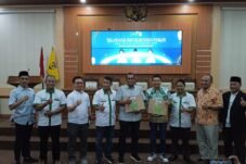 Dia berharap para pengusaha optimis artinya dalam usaha jangan di tanyakan tetapi di lakukan