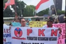 Aksi di DPR RI Pusat menuntut agar RUU Perampasan Aset Tindak Pidana disahkan. Draft RUU telah diserahkan oleh pemerintah lima tahun lalu, namun anggota DPR RI belum memprosesnya menjadi undang-undang.