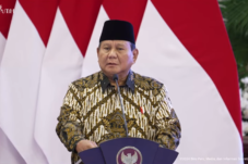 Presiden juga mengimbau seluruh jajarannya, baik di tingkat pusat maupun daerah, untuk memastikan anggaran digunakan secara efisien dan mengurangi pengeluaran yang tidak produktif demi kepentingan rakyat.