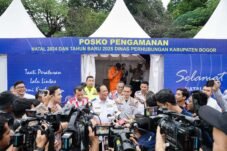 Wamenhub melakukan pemantauan dan koordinasi di Posko Pelayanan Nataru Simpang Gadog serta meninjau jalan alternatif menuju kawasan Puncak.