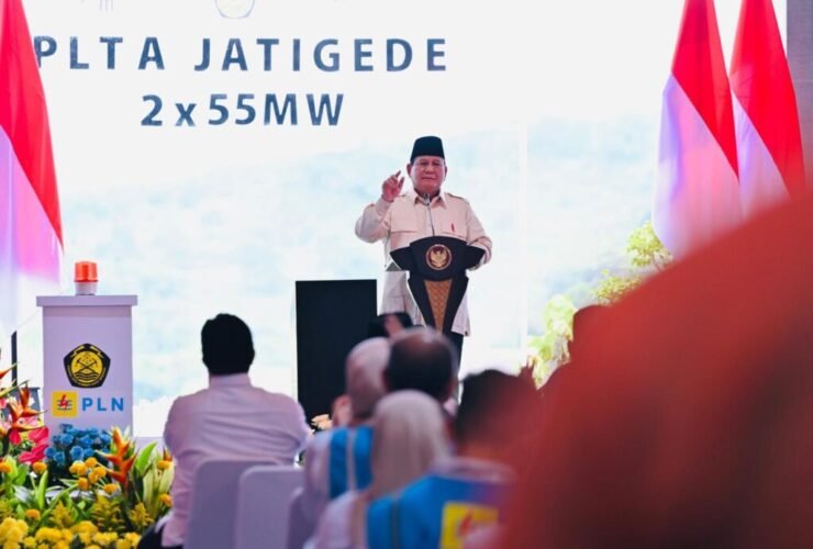 “Memang kita harus swasembada energi dan sasaran kita, kita akan 100 persen swasembada energi. Saya percaya dalam waktu yang tidak lama kita tidak akan impor bbm (bahan bakar minyak) lagi dari luar. Saya punya keyakinan dalam 5 tahun kita tidak akan impor bbm lagi,” ucap Presiden