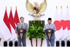 “Kami negara Jepang akan menyelenggarakan paket kerja sama termasuk latihan penyedia makan siang sekolah, pengiriman tenaga ahli dan bantuan peningkatan sektor perikanan dan pertanian dengan memanfaatkan berbagai pengalaman negara Jepang.” ungkap PM Ishiba.