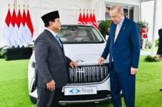 Penyerahan Togg T10X ini mencerminkan eratnya hubungan persahabatan Indonesia-Turki dan rasa saling menghormati di antara dua pemimpin negara.