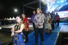 di Jateng pertumbuhan ekonomi banyak ditopang oleh sektor konsumsi. Maka kita datangkan banyak orang untuk ke Jateng, melalui event kepariwisataan. Salah satu pintunya dari ekraf.