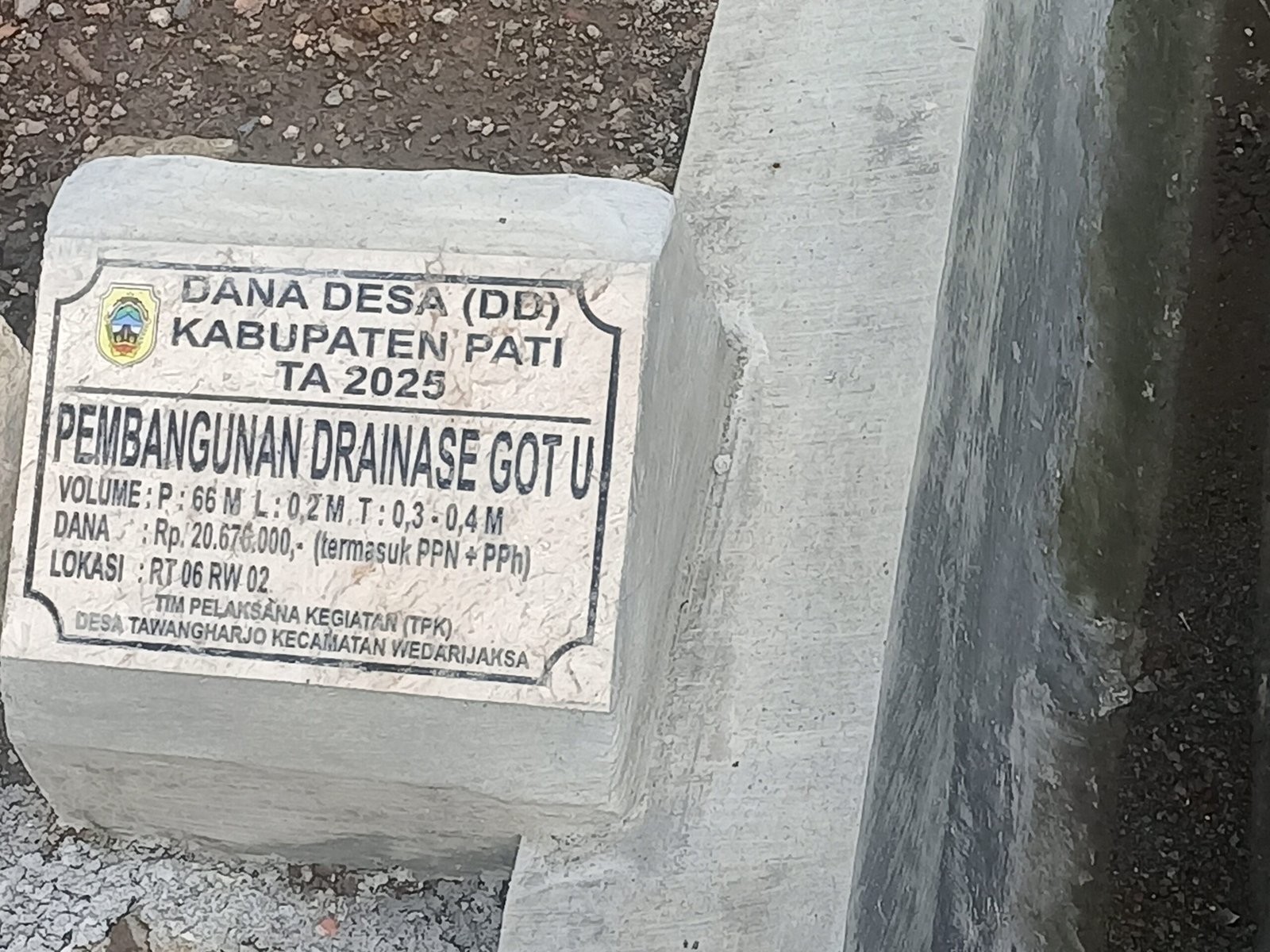 Warga Genengmulyo, WG menpertanyakan tentang pembangunan jembatan di Desanya mengunakan 2 anggaran yaitu  dana dan ditambah dengan anggaran PKT yang bersumber dari Dana Desa 2025. ‎" Seperti Pembangunan jembatan yang bersumber