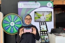 Dari awal saya tidak mengeluarkan biaya sama sekali, semua dijamin oleh BPJS Kesehatan mulai dari proses pemeriksaan sampai rawat inap. Kalau tidak ada BPJS Kesehatan, saya tidak tahu harus bagaimana, karena pengobatan TBC itu tidak murah dan membutuhkan waktu yang cukup lama," tambah Gilda.‎‎