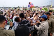 Kepala Negara dalam sambutannya saat meresmikan akad massal 26.000 Kredit Pemilikan Rumah Fasilitas Likuiditas Pembiayaan Perumahan (KPR FLPP) sekaligus serah terima kunci rumah yang dipusatkan di Pesona Kahuripan 10, Cileungsi, Kabupaten Bogor, pada Senin, 29 September 2025.