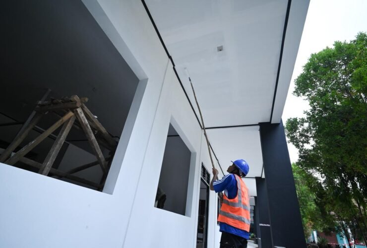 Pada tahun 2025, sebanyak 1.439 SMK di seluruh Indonesia telah mendapatkan bantuan renovasi dan revitalisasi infrastruktur dari pemerintah.