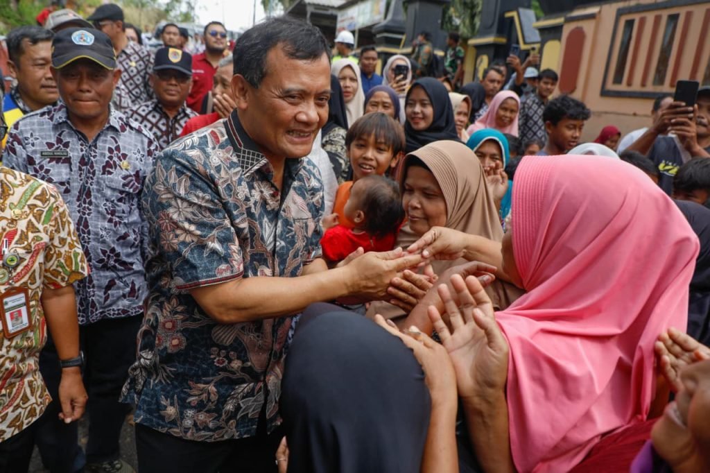 Gubernur Jawa Tengah Ahmad Luthfi, saat meninjau kondisi jalan Tembongraja–Salem Kabupaten Brebes, Kamis (2/10/2025)