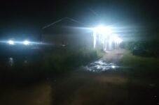 Warga Desa Puluhan Tengah Dukuh Sempu kecamatan Jakenan Kabupaten Pati mengeluhkan aktivitas sebuah pabrik Es milik Gama Es Kristal