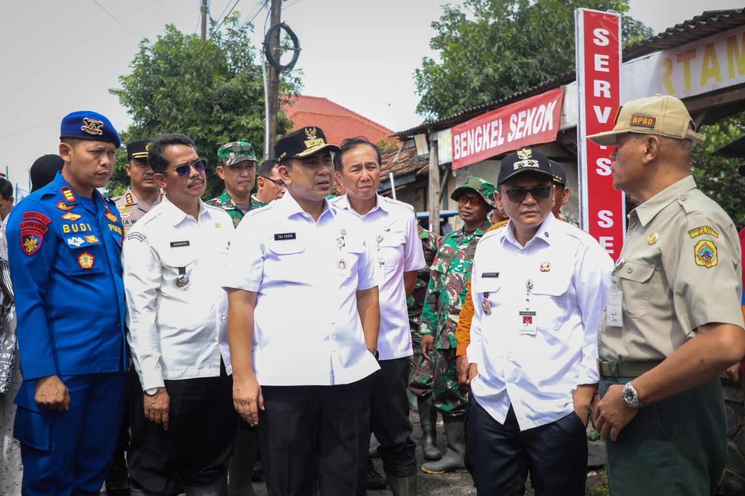 Wakil Gubernur Jawa Tengah meninjau lokasi pengungsian banjir di Kabupaten Pati, Januari 2026