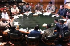 Presiden Prabowo Subianto berdiskusi dengan para menteri Kabinet Merah Putih di kediamannya di Hambalang setelah kembali dari lawatan luar negeri.