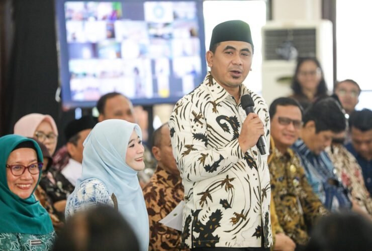 Wakil Gubernur Jawa Tengah Taj Yasin Maimoen sedang berbicara dan memberikan arahan dalam acara Gubernur Menyapa di Banyumas terkait penanganan banjir lumpur