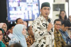 Wakil Gubernur Jawa Tengah Taj Yasin Maimoen sedang berbicara dan memberikan arahan dalam acara Gubernur Menyapa di Banyumas terkait penanganan banjir lumpur