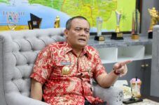 Gubernur Jawa Tengah memberikan pernyataan terkait Skandal Korupsi Pengadaan Pekalongan.