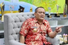 Gubernur Jawa Tengah memberikan pernyataan terkait Skandal Korupsi Pengadaan Pekalongan.