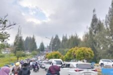 Wisata Danau Diatas Alahan Panjang dipadati ribuan pengunjung pada akhir pekan.