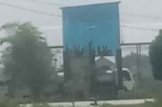 Sumur bor air bawah tanah dan instalasi pipa di area penyewaan lahan untuk distribusi air tangki.