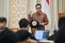 Wamenkomdigi Nezar Patria berbicara mengenai risiko AI yang menggerus daya kritis pelajar di UGM