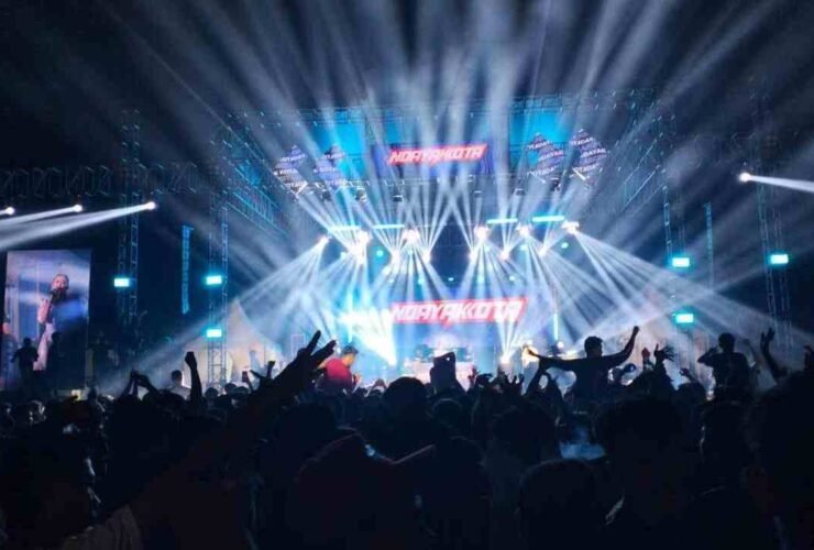 DJ Aliendya tampil di depan ribuan penonton dalam acara ABC Fest Rock Star Jepara di Lapangan Ngabul.