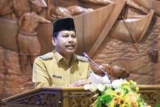 Bupati Harno memaparkan realisasi APBD Rembang 2025 dalam rapat paripurna DPRD Kabupaten Rembang.