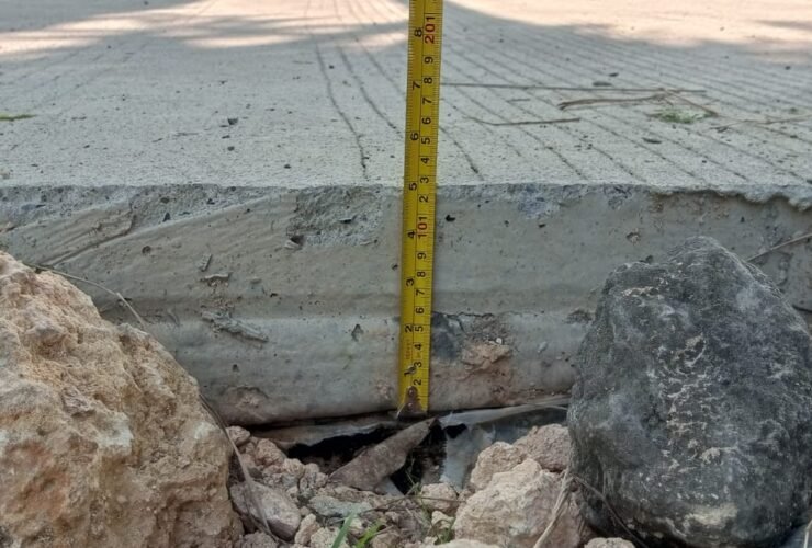 Rabat beton Dana Desa Karangsumber Pati baru sebulan selesai, ketebalan jalan mulai disorot karena retak