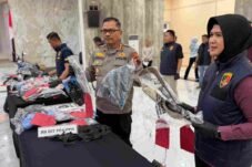 Polda Jawa Tengah menggelar konferensi pers pengungkapan kasus ayah kandung aniaya anak di Kabupaten Kudus.