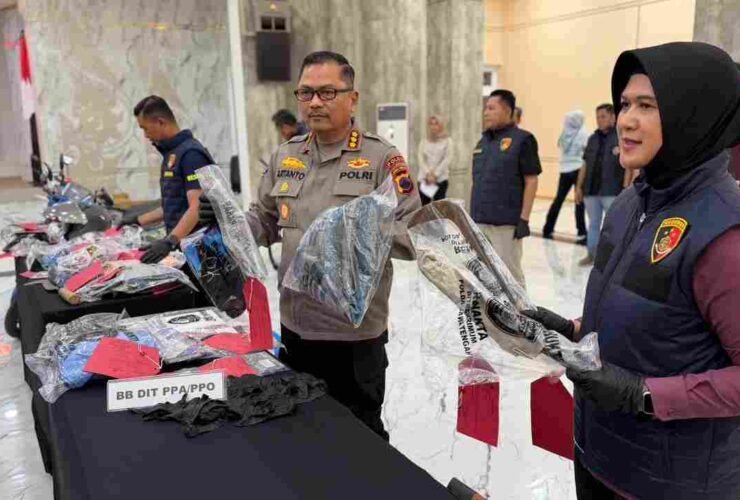 Polda Jawa Tengah menggelar konferensi pers pengungkapan kasus ayah kandung aniaya anak di Kabupaten Kudus.