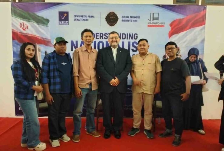 Dubes Republik Islam Iran untuk Indonesia Mohammad Boroujerdi saat menghadiri diskusi Partai PRIMA di Rumah Po Han, Kota Lama Semarang.